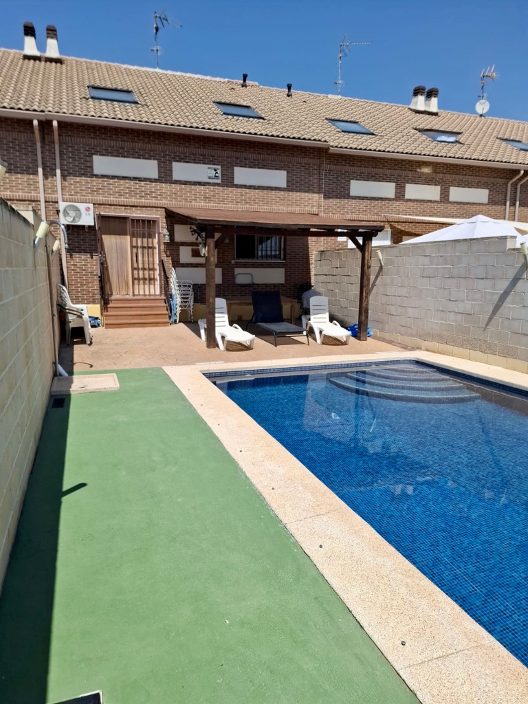 Chalet adosado en venta en Torrecastillo