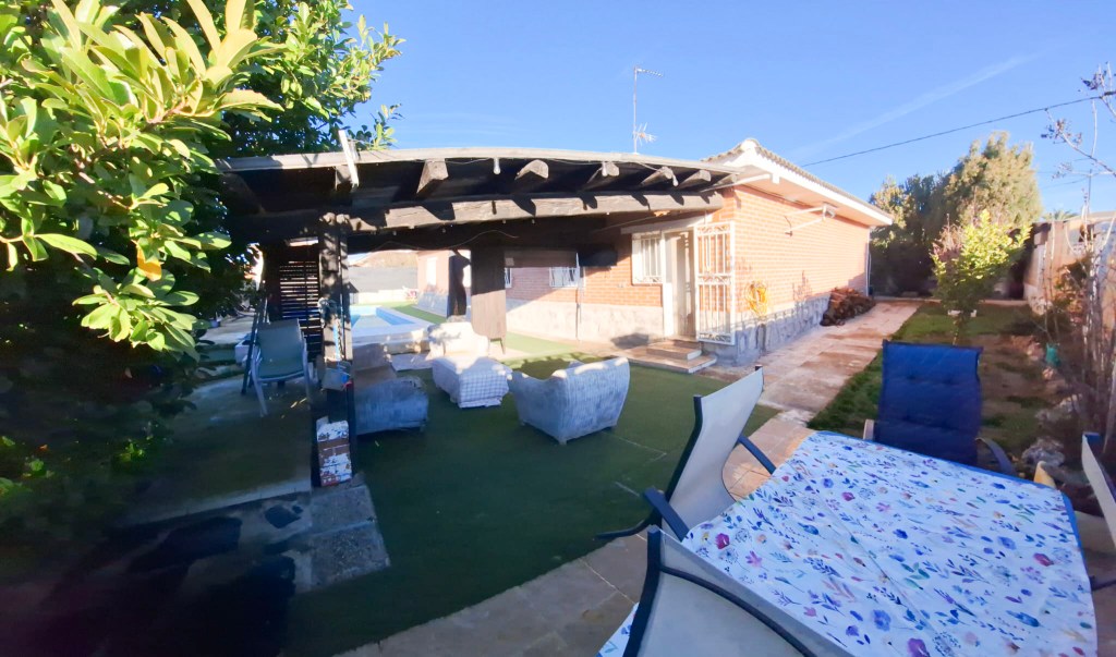 Chalet Independiente en venta en Las Lomas, Seseña